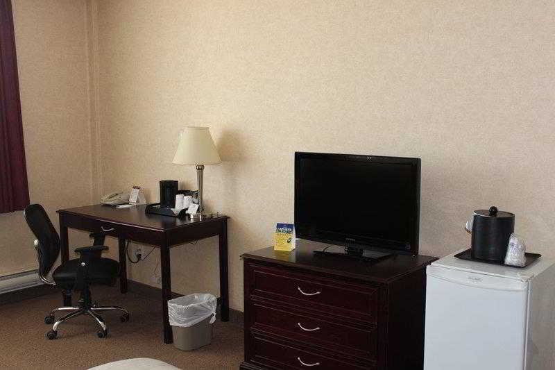 Фото TownePlace Suites by Marriott Oshawa