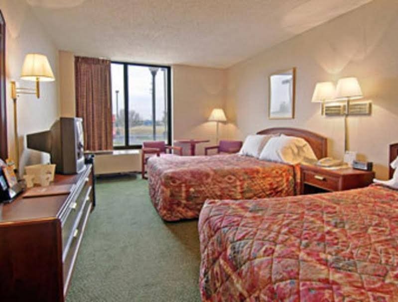 Фото Days Inn by Wyndham Amarillo East