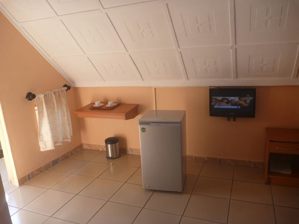 Фото Sunset Junction Lodges & Tours