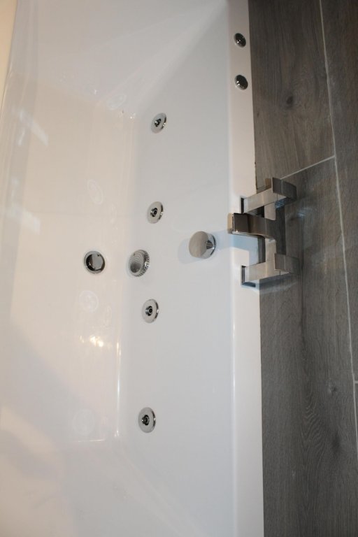 Фото Albert Luxury Hottub and Jacuzzi Apartments