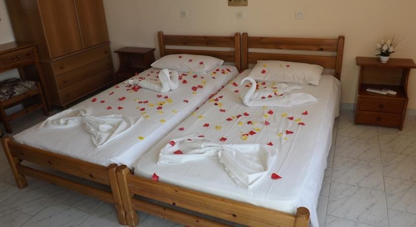 Фото Leonidas Hotel and Studios