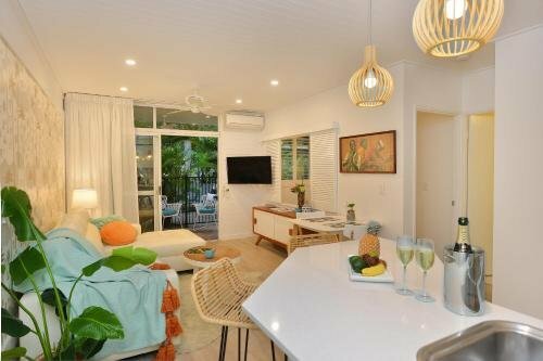 Short-term housing rental Retro Port Douglas Apartments, Port Douglas, photo