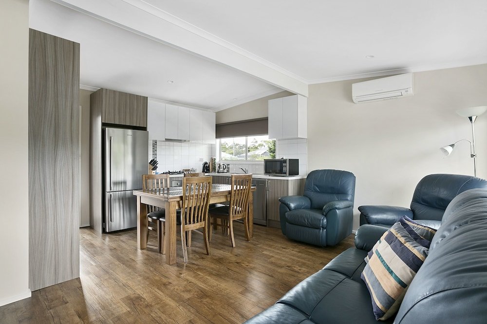 Фото Upstairs Cottage on Beachurst