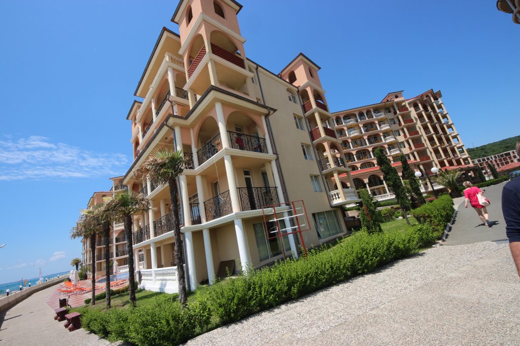 Фото Апартаменты Menada Atrium