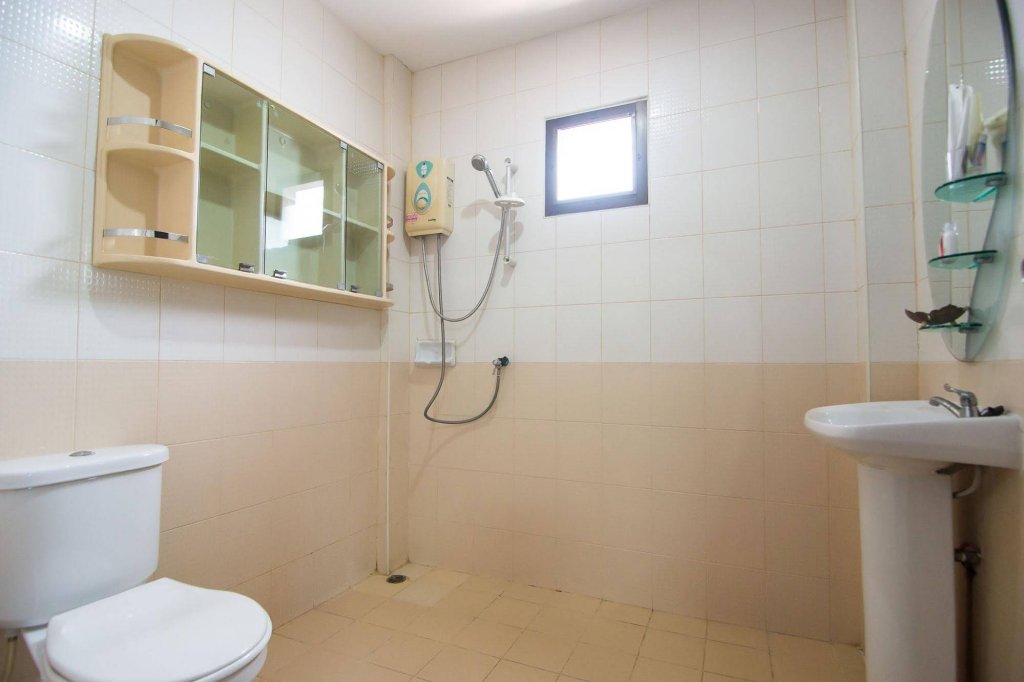 Фото Happys Guesthouse Pattaya