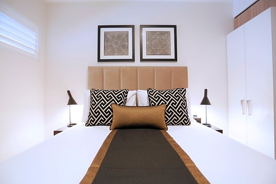 Фото Alex Perry Hotel & Apartments