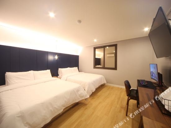 Фото The Stone Bridge Hotel