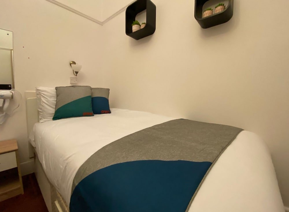 Фото Oyo Bourne Park Hotel