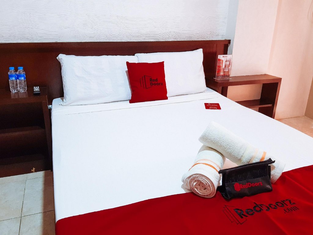 Фото RedDoorz @ Caimito Drive Dampas