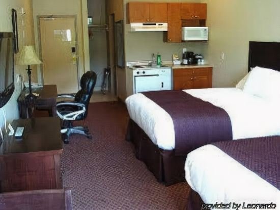 Фото Days Inn by Wyndham Chetwynd