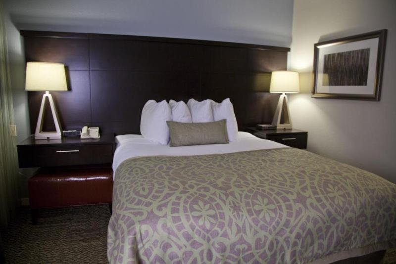 Фото Staybridge Suites Long Beach Airport, an Ihg Hotel