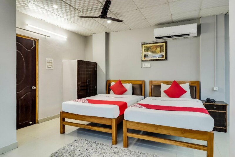 Гостиница Collection O 70887 Hotel Moonlight в Лакхнау