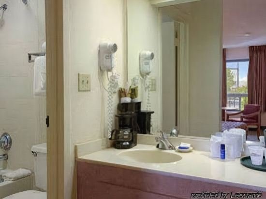 Фото Super 8 by Wyndham Oxford