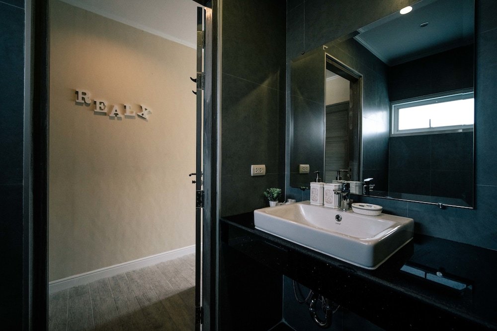 Фото Surf & Sand Resort