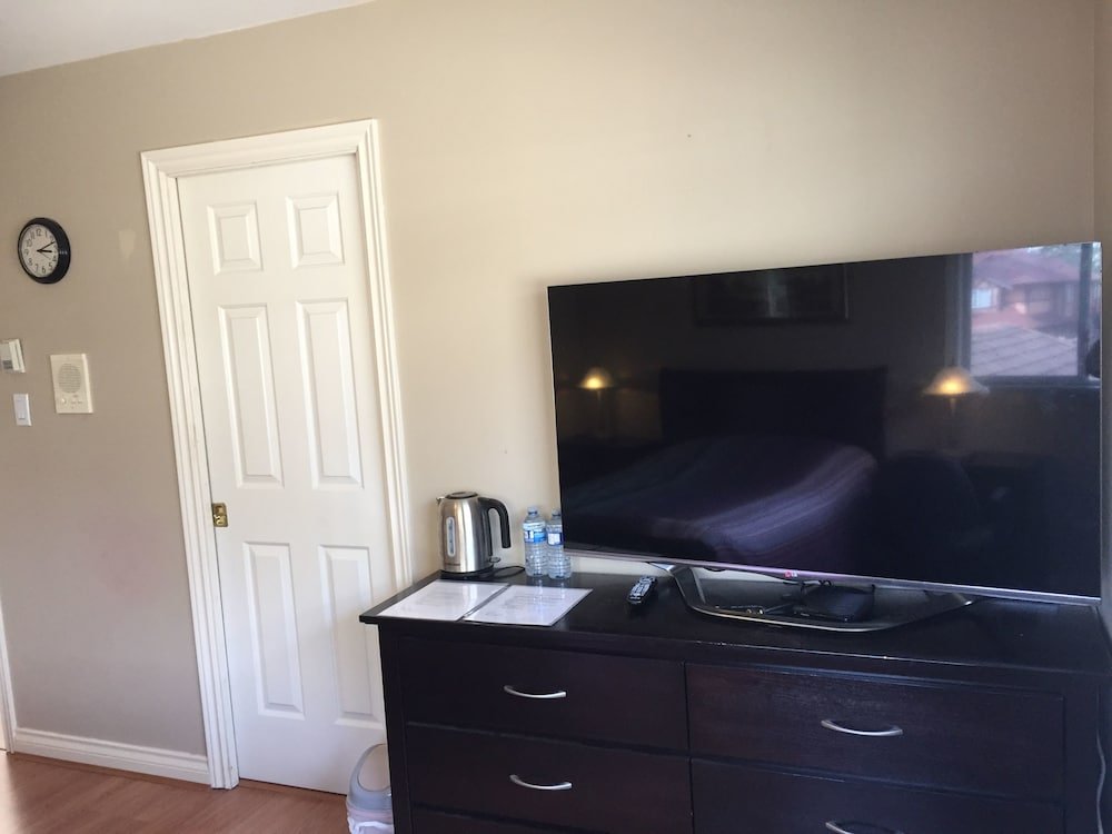 Фото Fraser River Richmond Bed & Breakfast