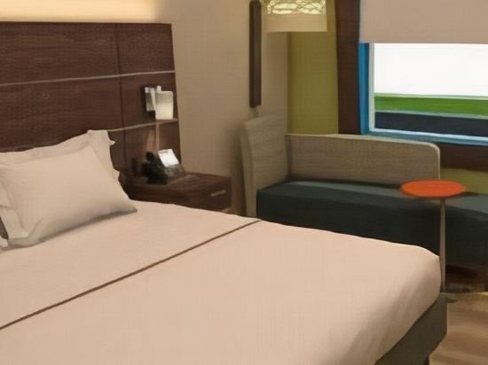 Фото Holiday Inn Express & Suites Dodge City, an Ihg Hotel