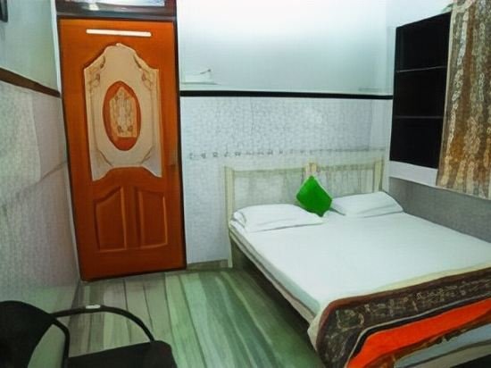 Фото Travellers Inn Mumbai