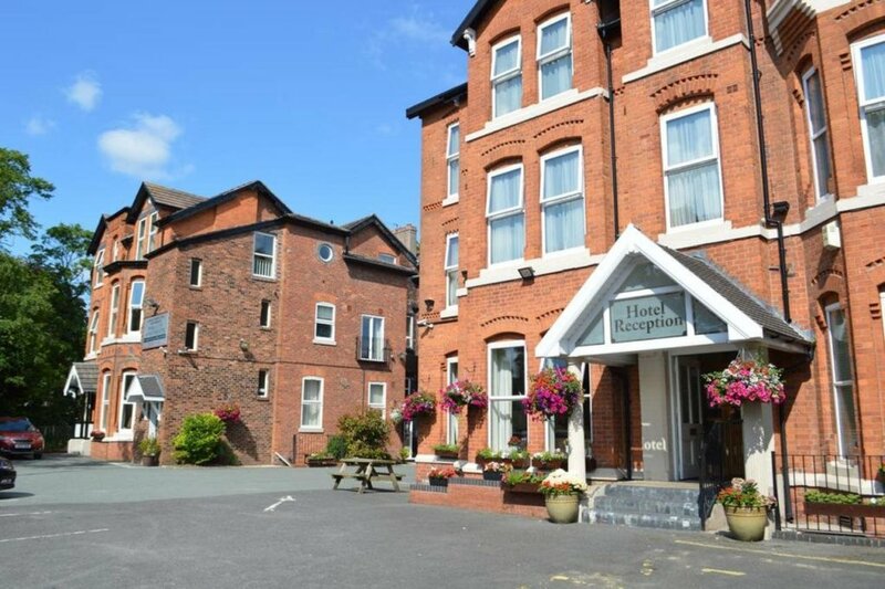 Апартаменты The Westlynne Hotel & Apartments
