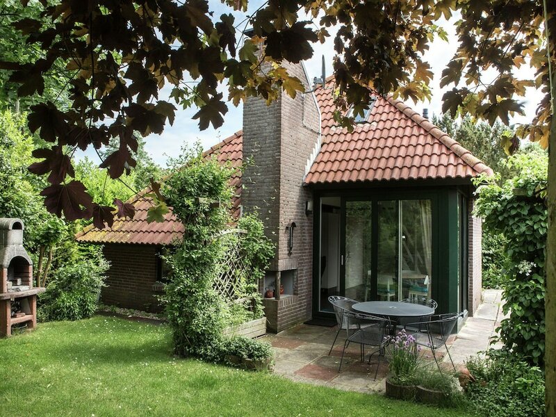 Жильё посуточно Peaceful Holiday Home in South Holland by the Lake