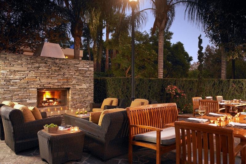 Фото Sheraton Fairplex Hotel & Conference Center