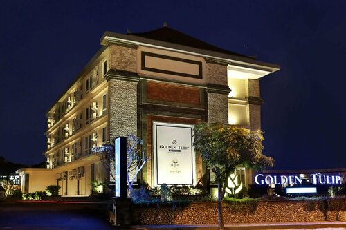 Гостиница Golden Tulip Essential Denpasar Hotel в Денпасаре