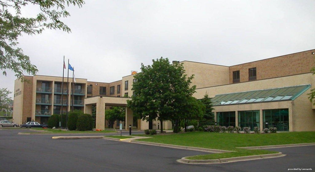 Фото Best Western East Towne Suites