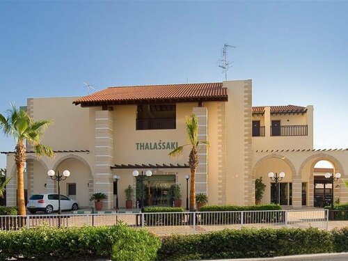 Гостиница Ramada Hotel & Suites by Wyndham Ayia Napa в Айя-Напе