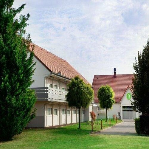 Гостиница Campanile Villennes sur Seine Poissy в Мант-ла-Жоли