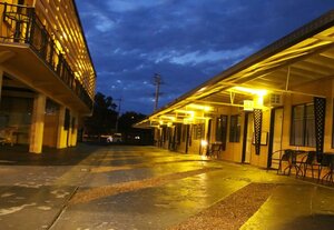 Гостиница Bourbong Street Motel