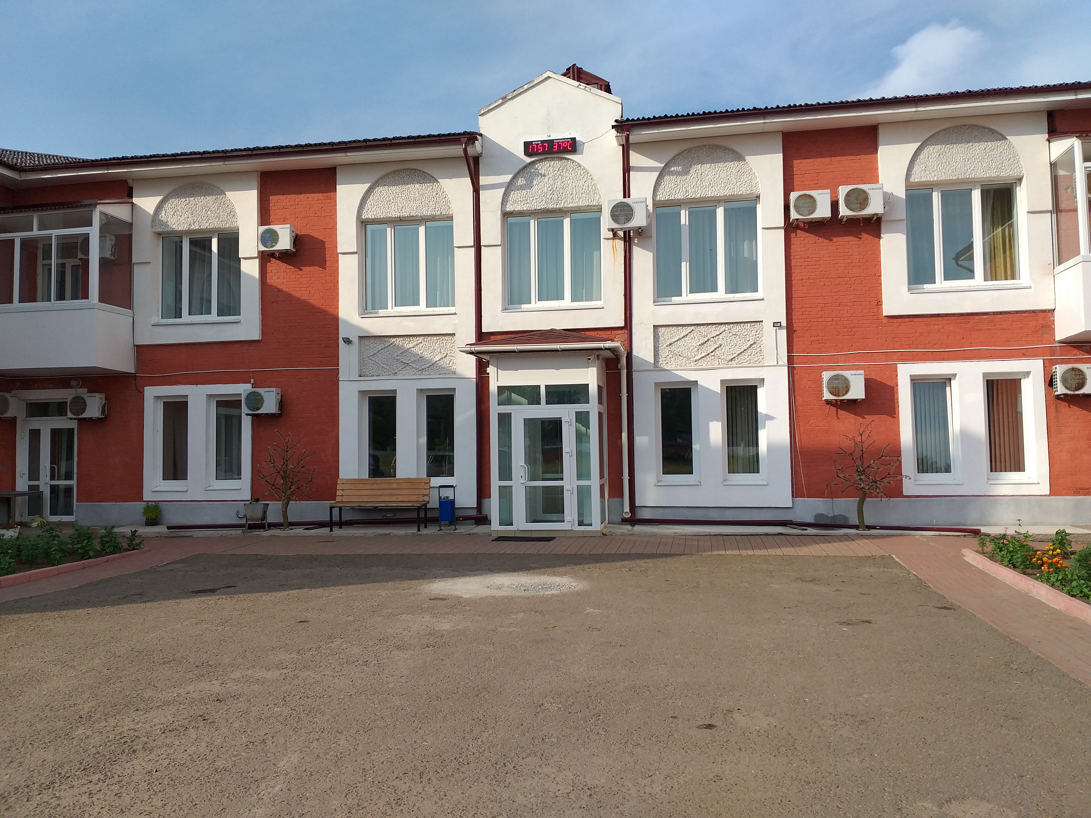 Фото отеля 1