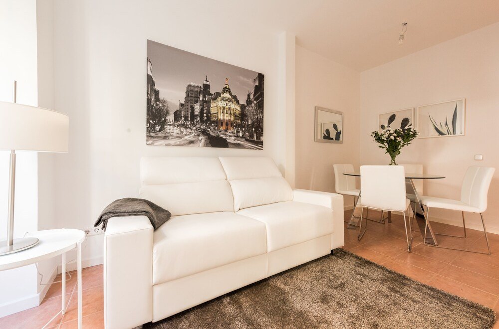 Фото Reina Sofia Boutique - MADFlats Collection