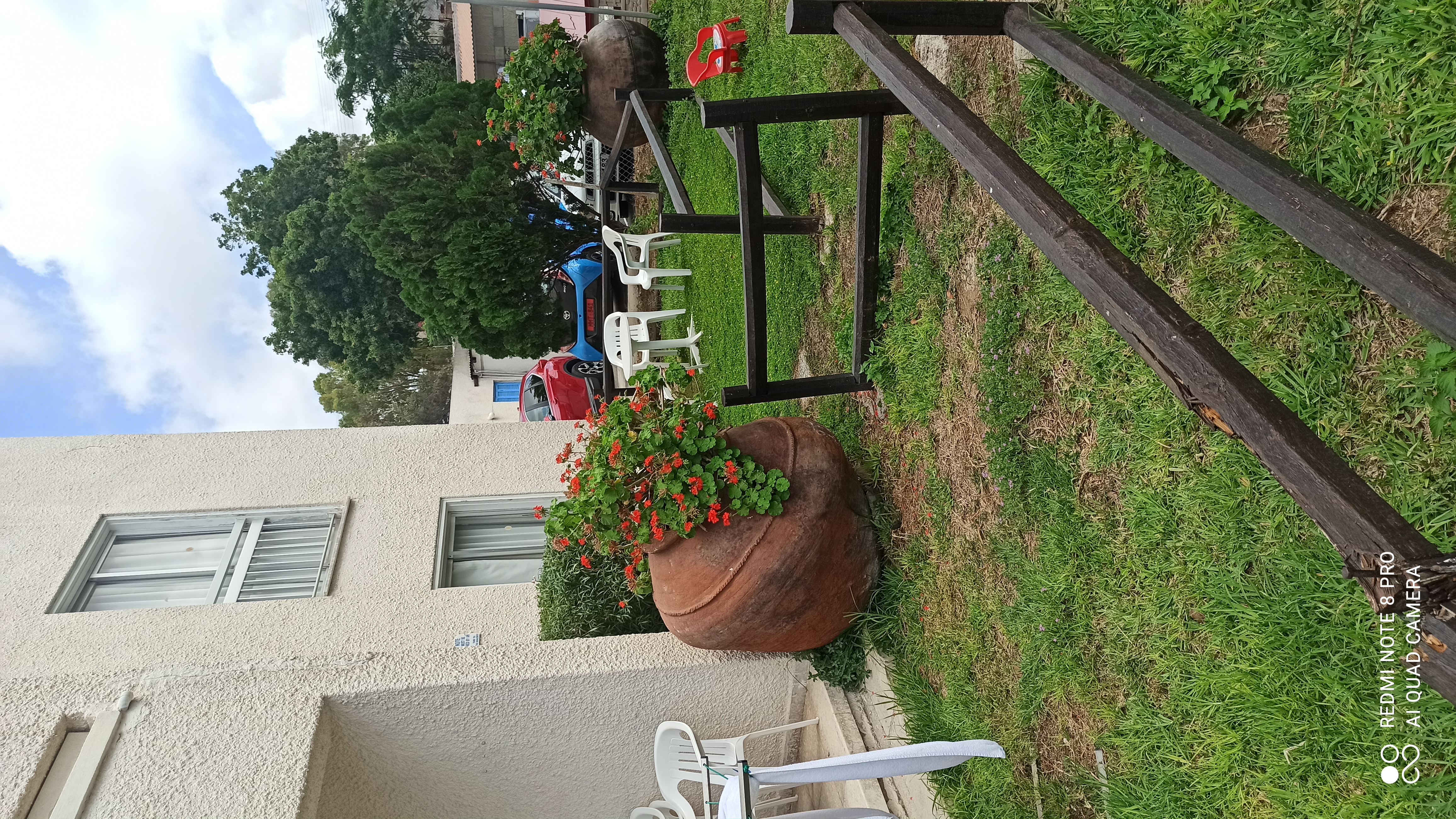 Фото Daphne Hotel Apartments