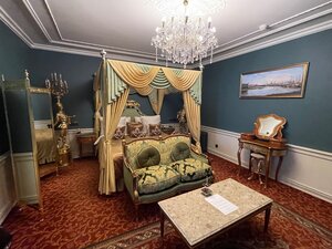Дворец Трезини (Университетская наб., 21В), гостиница в Санкт‑Петербурге