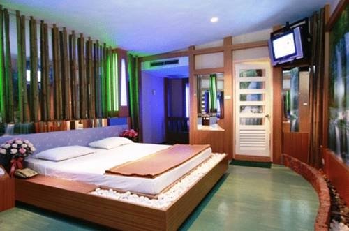 Фото Rest at Ratchada Hotel