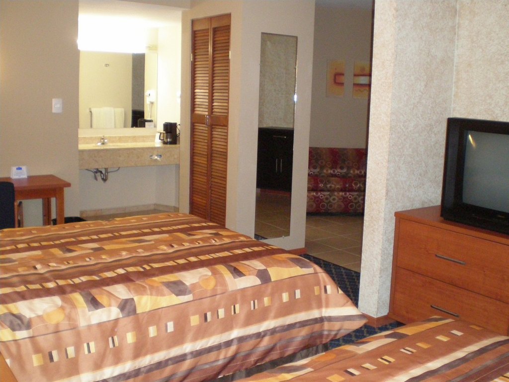 Фото American Inn Hotel & Suites Delicias