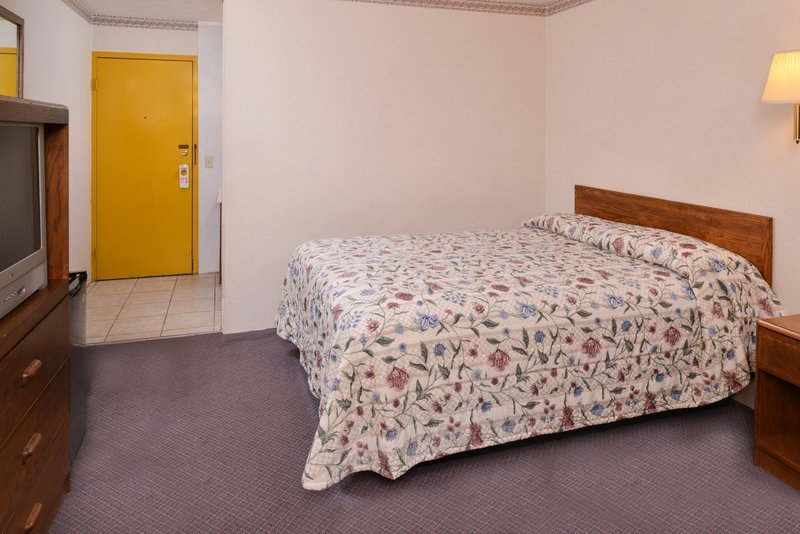 Фото Red Carpet Inn North East