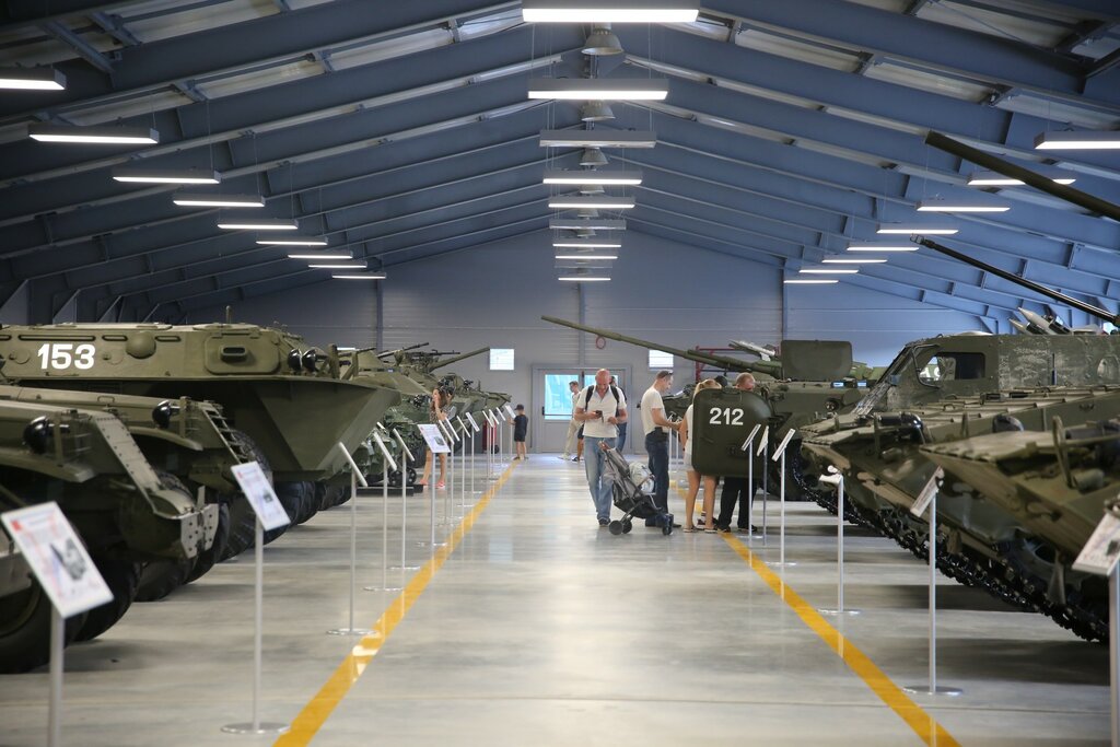 Музей Павильон №4: Бронетранспортеры и боевые машины пехоты, Кубинка, фото