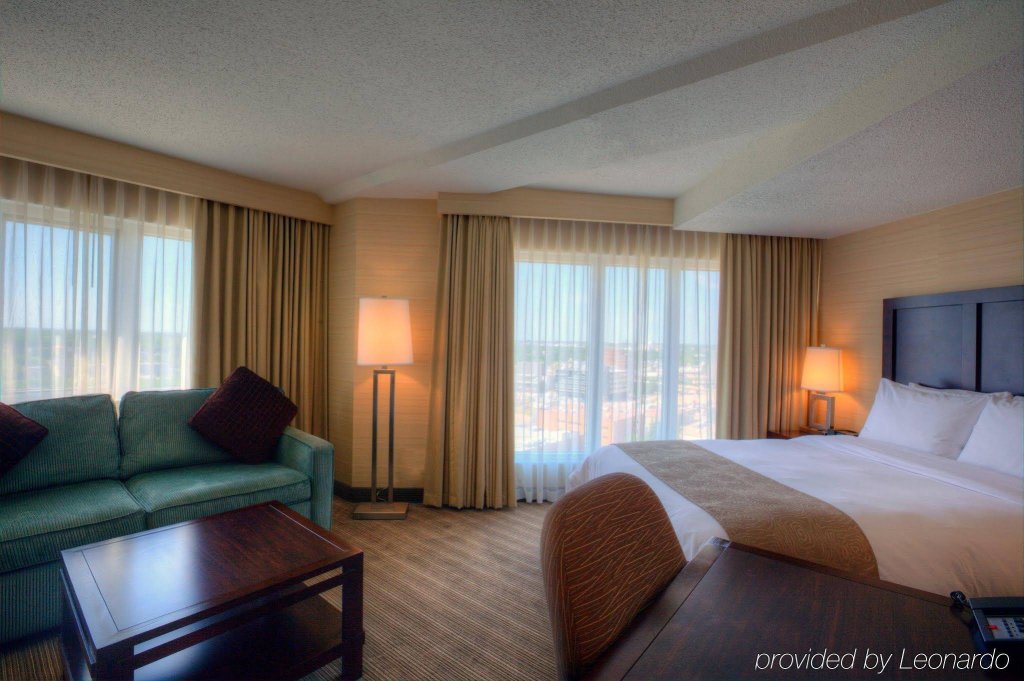 Фото Delta Hotels by Marriott Saskatoon Downtown