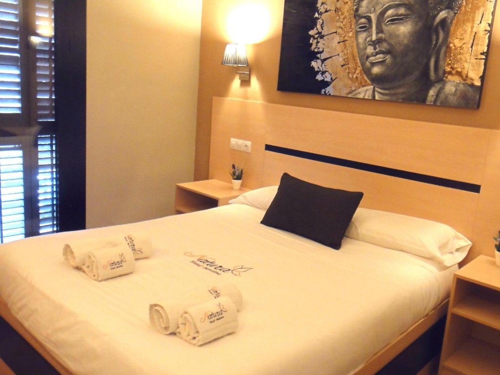 Фото Hostal Live Natura Barcelona