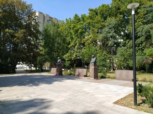 сквер Героев Социалистического Труда (Autonomous Republic of Crimea, Simferopol, Naberezhnaya Street), park