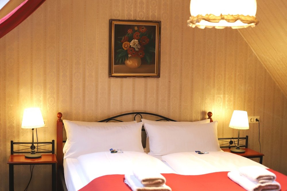 Фото Hotel Schwarzer Adler