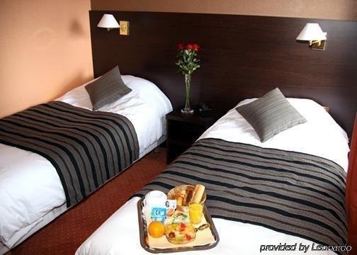 Фото FH Confort Hotel Orléans