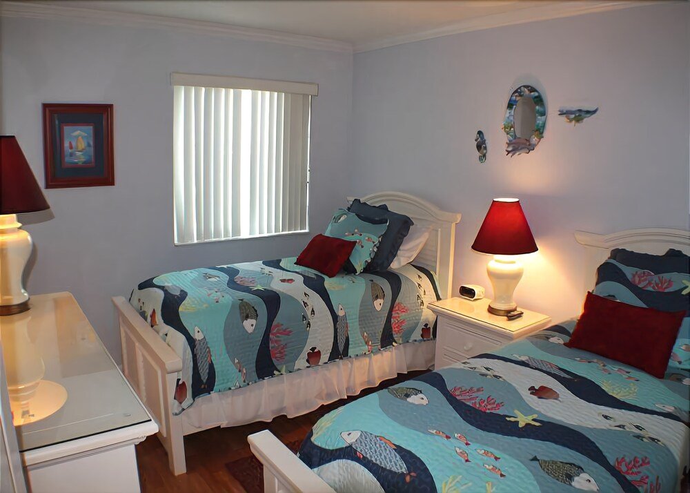 Фото Sleeps 6, Ocean View Condo, 4 Heated Pools - Summerhouse 232