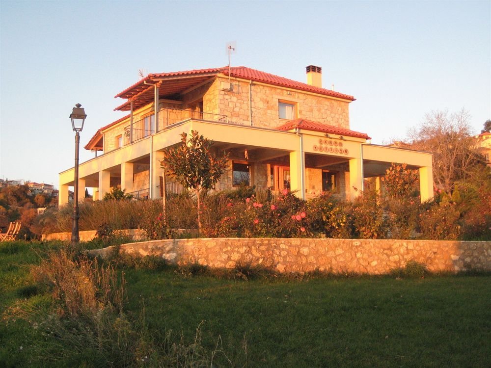 Фото отеля 1