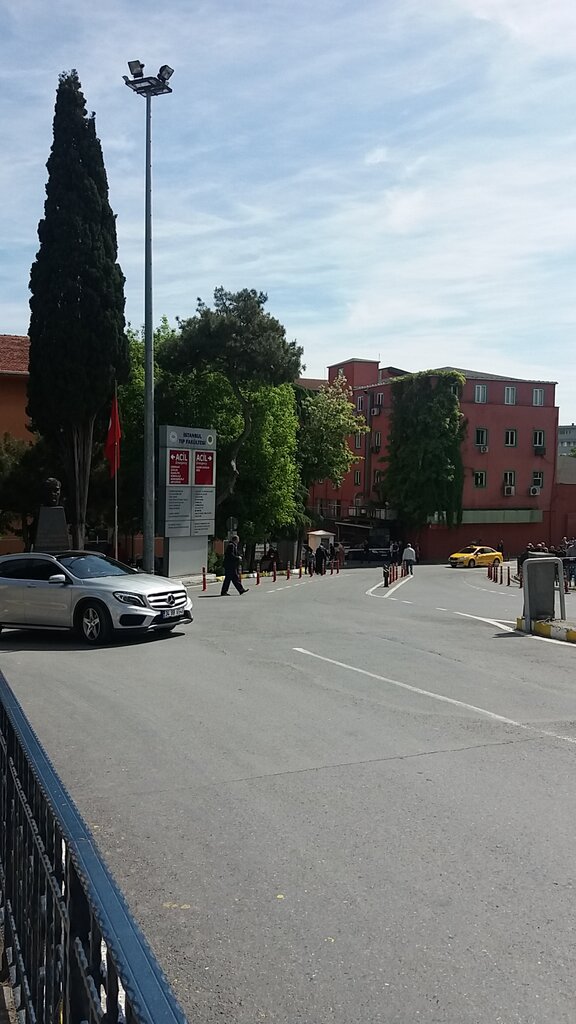 Hastaneler İstanbul Tıp Fakültesi Beyin ve Sinir Cerrahisi Ana Bilim Dalı, Fatih, foto