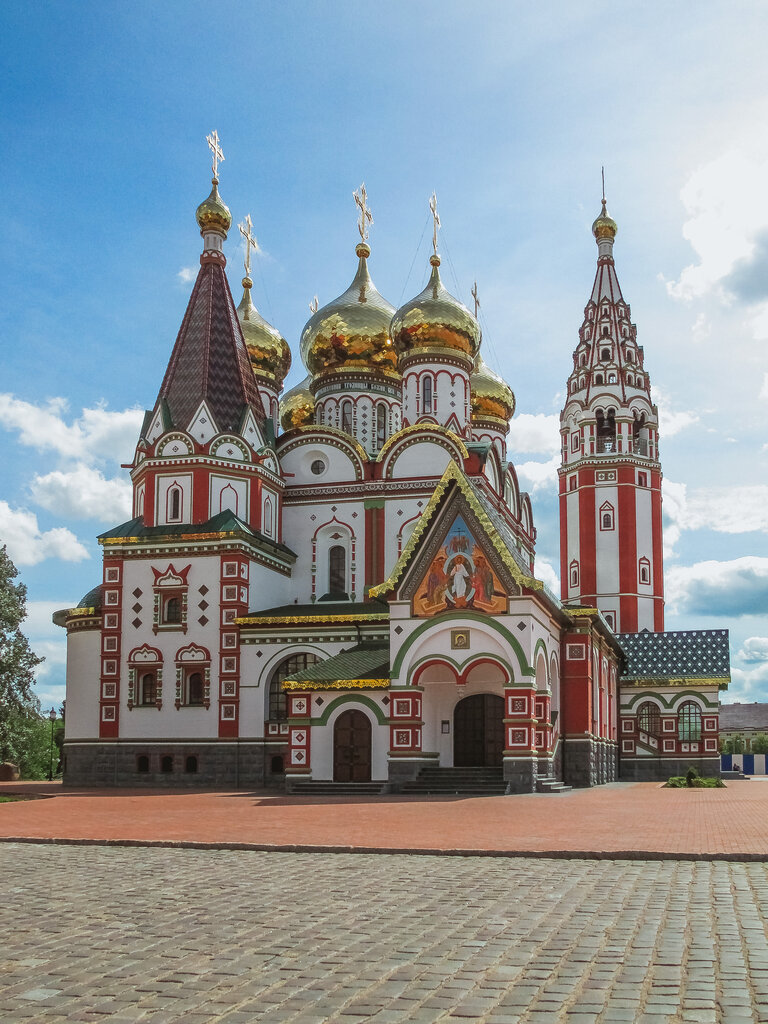 Церковь в городе