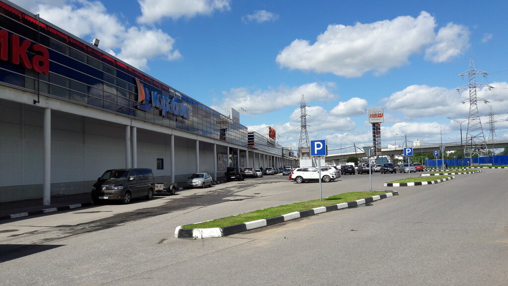 Parking lot Parkovka pri TTs Nash, Moscow, photo