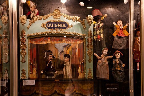 Театр кукол внутри