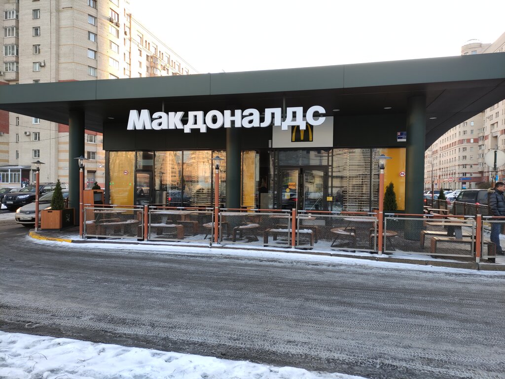Fast food McDonald's, Saint Petersburg, photo