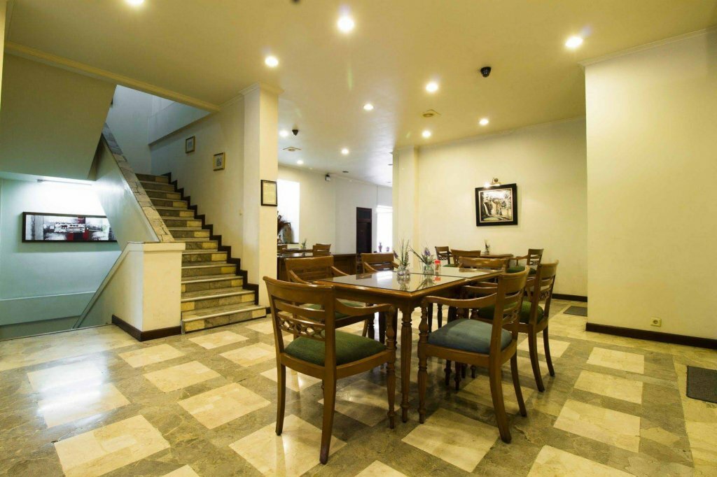 Hotel RedDoorz @ Dago, Bandung, photo